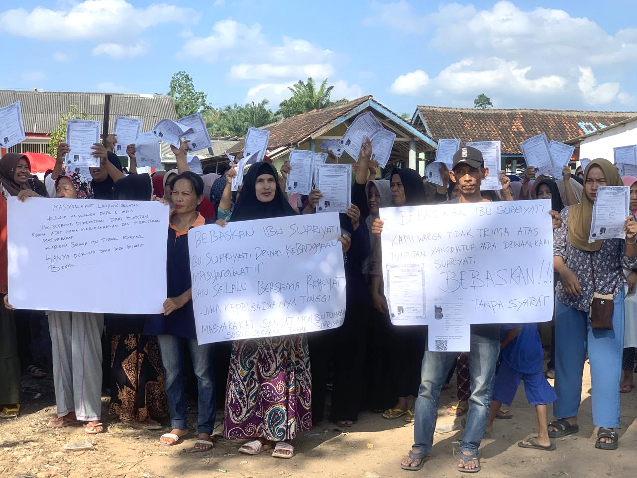 Ratusan Masyarakat Dapil 6 Unjuk Rasa, Minta Supriyati Dibebaskan Dari Tuntutan