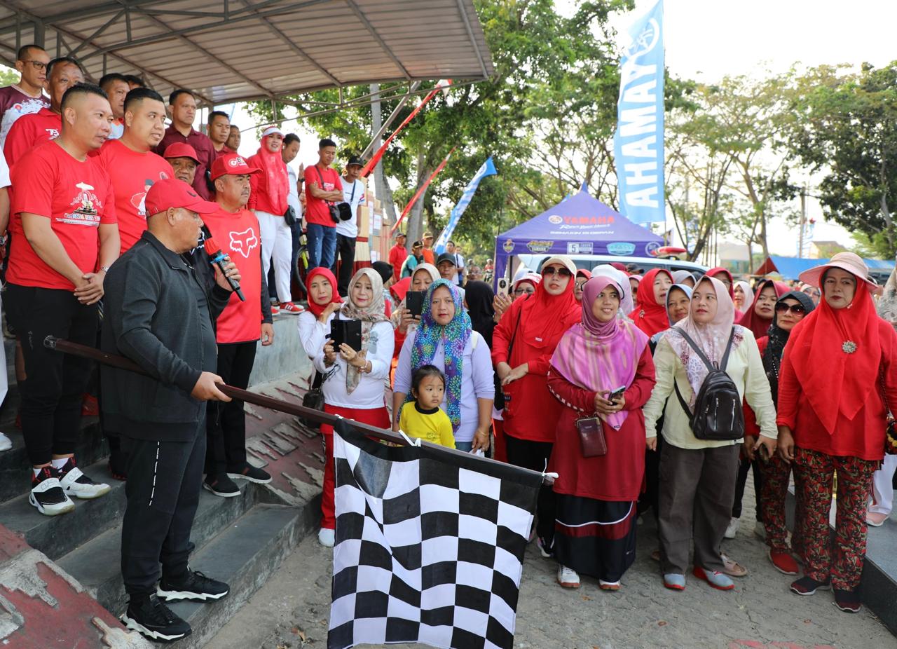 Dilepas Bupati Lamsel, Jalan Sehat Kelurahan Way Urang Sedot Antusiasme Ribuan Peserta