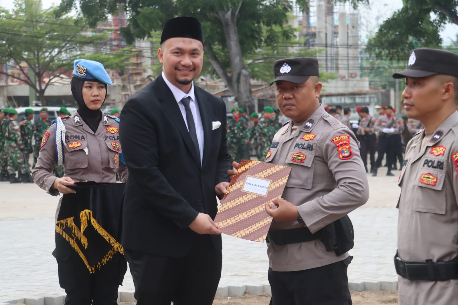 Kapolres Lampung Selatan Beri Penghargaan untuk Personel dan Warga Berprestasi di Hari Pahlawan