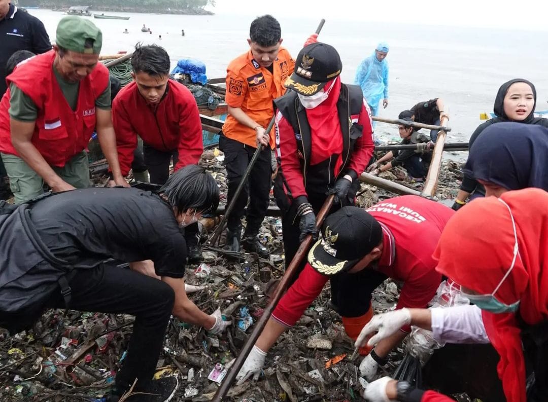 Budiman : Sampah di Pesisir Bandar Lampung Jangan di Bebankan ke DLH Saja