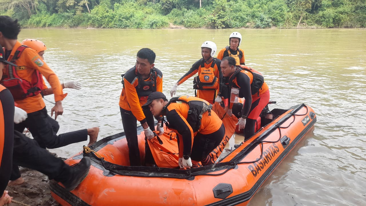 Korban Tenggelam di Sungai Way Sekampung Ditemukan Tim SAR Gabungan Dalam Keadaan Meninggal Dunia