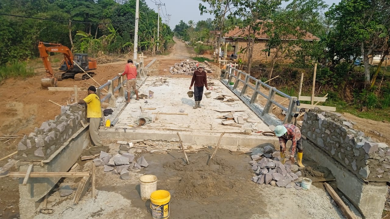 Sempat Tewaskan Pasutri, Kini Jembatan Penghubung di Desa Rulung Sari Rampung Dikerjakan