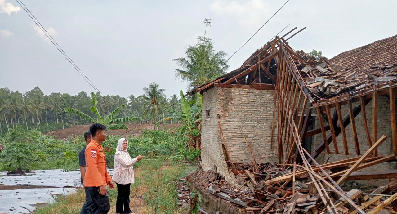 Puting Beliung 20 Rumah Warga Tanjung Sari