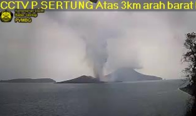 Gunung Anak Krakatau Mengalami 3 kali Erupsi Hari Ini, Tinggi Kolom Abu Capai 1.500 Meter