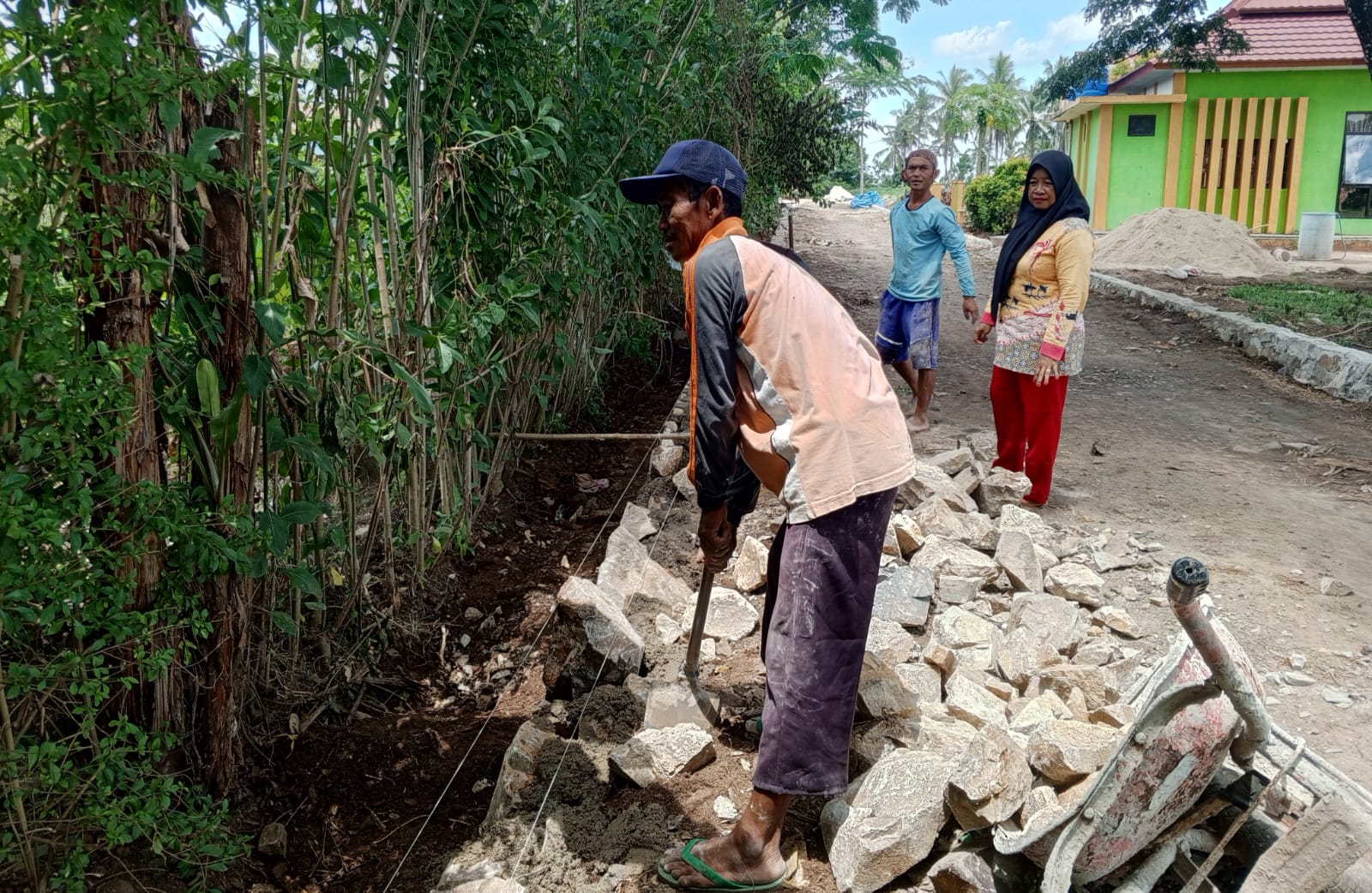Anggarkan Dana Desa Rp106 Juta, Desa Krawang Sari Bangun Talud Sepanjang 370 Meter 