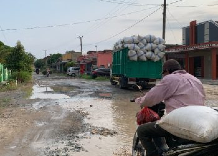 Jalan di Wilayah Barat Jadi Akses Utama, Tapi Kok Rusaknya Makin Parah