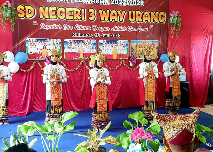 Kesenian Iringi Pelepasan SDN 3 Way Urang 