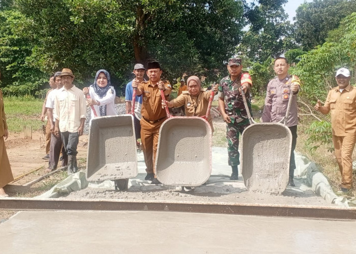Gunakan DD Rp169 Juta Desa Haduyang Bangun Jalan 237 Meter Menuju Pemakaman Umum