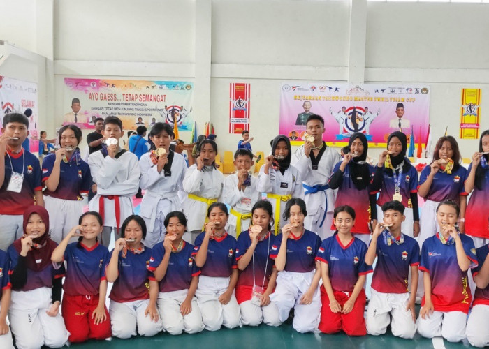 Satlas Borong 25 Medali Kejuaraan Taekwondo