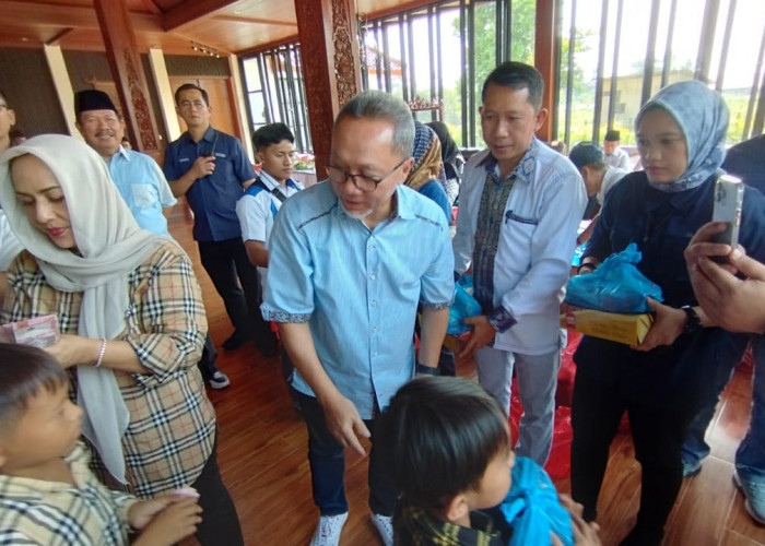 Mendag Zulhas Santuni 600 Anak Yatim di Lampung Selatan