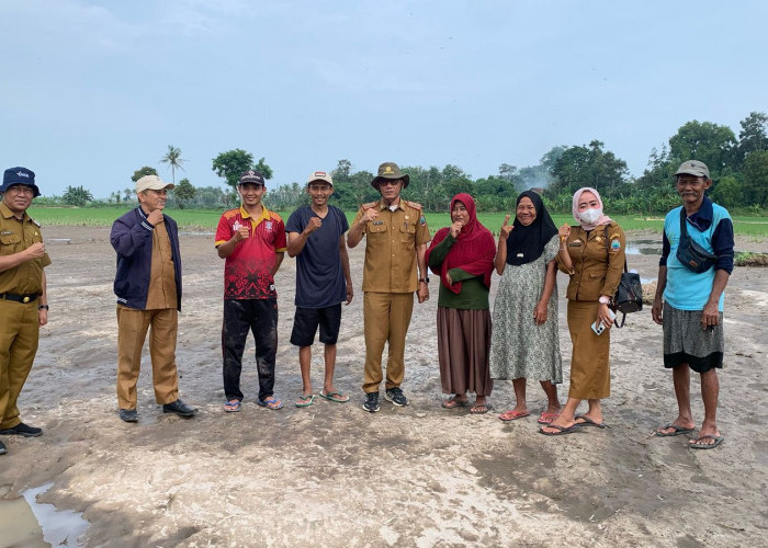 Kadis Pertanian Pantau Tanggul Jebol, PUPR Sigap Terjunkan Alat Berat