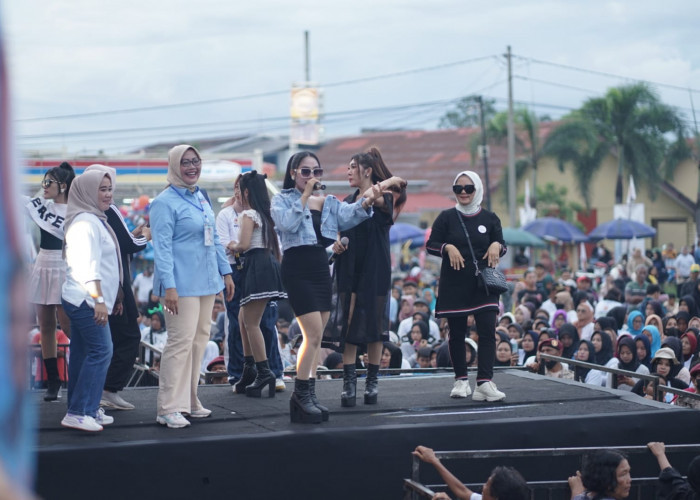 Puluhan Ribu Masyarakat Meriahkan Konser Gemoy Riang Gembira di Kecamatan Natar 