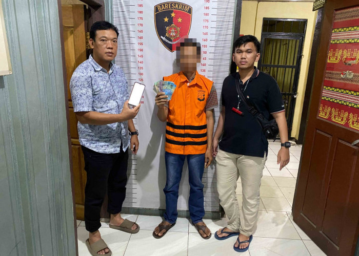 Lagi Asyik Rekap Hasil, Bandar Togel Diringkus Polisi di Teras Rumah Warga Banjarmasin