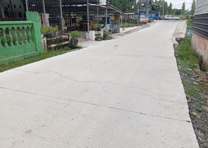 Masyarakat Kecewa Hasil Pekerjaan Jalan Simpang Las Desa Banjar Negeri Natar Banyak Retak 