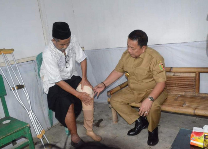 Gubernur Lampung Beri Bantuan Kaki Palsu dan Paket Sembako di Kecamatan Natar