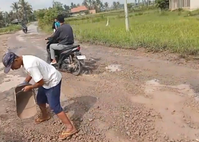 Anggota DPRD Lampung Selatan Ajak Warga Gotong Royong Benahi Pasilitas Publik 