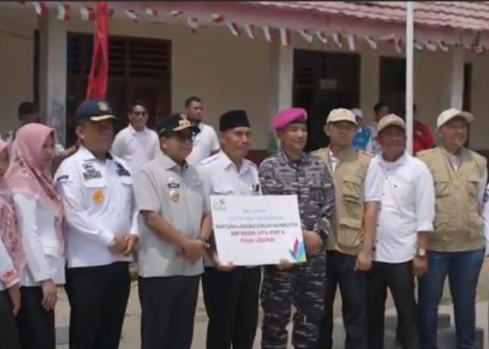 PLN Bersama Forkopimda Lampung dan Brigif 4 Marinir Beri Bantuan Sosial dan Pendidikan