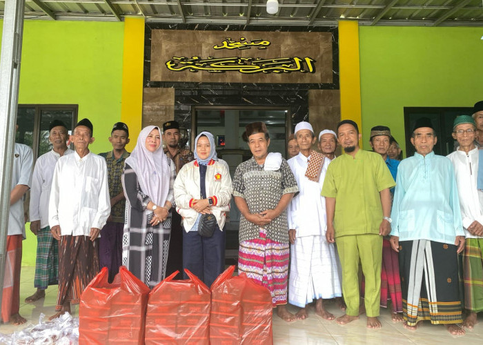 Ketua DPRD Lampung Selatan Berbagi Makan dan Takjil Untuk Masyarakat Dibulan Suci Ramadhan 