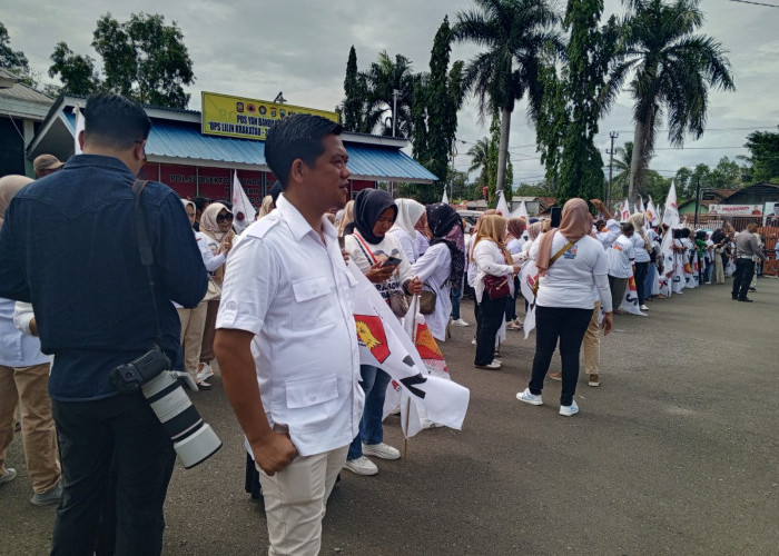 Prabowo ke Lampung Disambut Ribuan Pendukungnya di Bandara Radin Inten II 