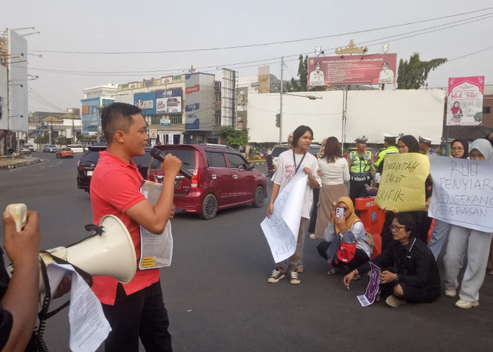 Ancam Kemerdekaan Pers, Koalisi Kebebasan Pers Lampung Gelar Aksi Tolak Revisi UU Penyiaran