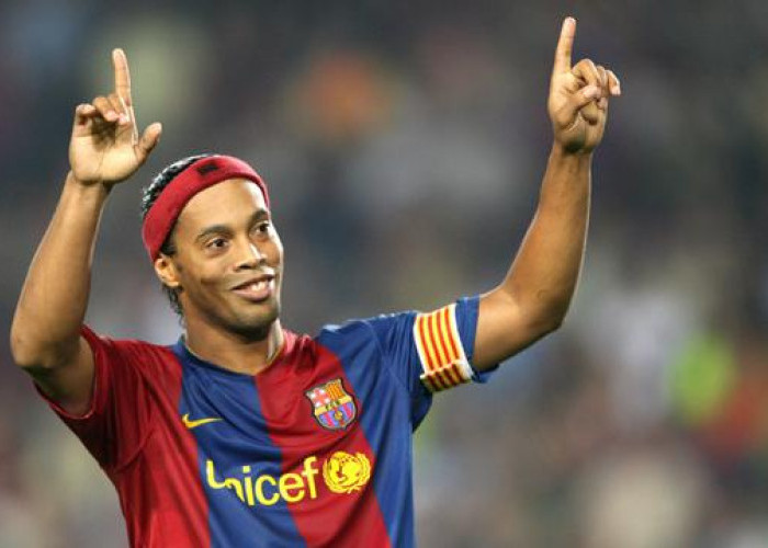  Legenda Kembali! Ronaldinho Tampil di Iklan Shopee, Netizen Nostalgia Gol Ikoniknya