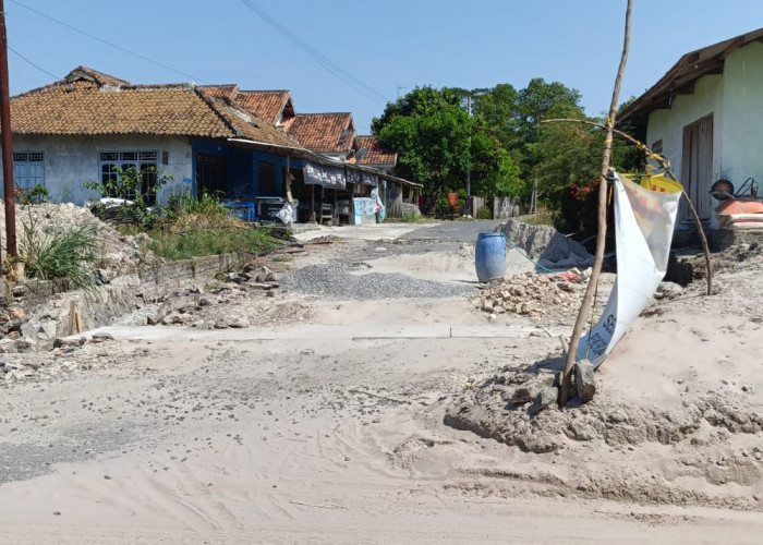 Masyarakat Kecewa, Pembangunan Gorong-gorong dan Talud Lambat dan Tak Ada Papan Proyek