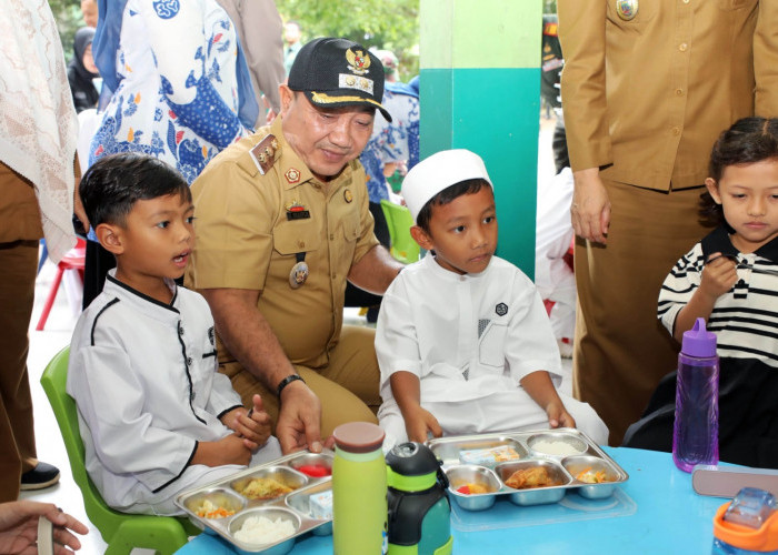 Pemkab Lamsel dan Badan Gizi Nasional Lamsel Launching Program MBG di Tanjung Bintang