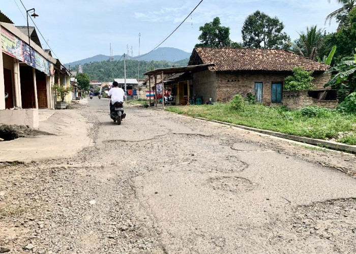 Jalan Penghubung Desa Pasuruan - Kelaten Butuh Sentuhan