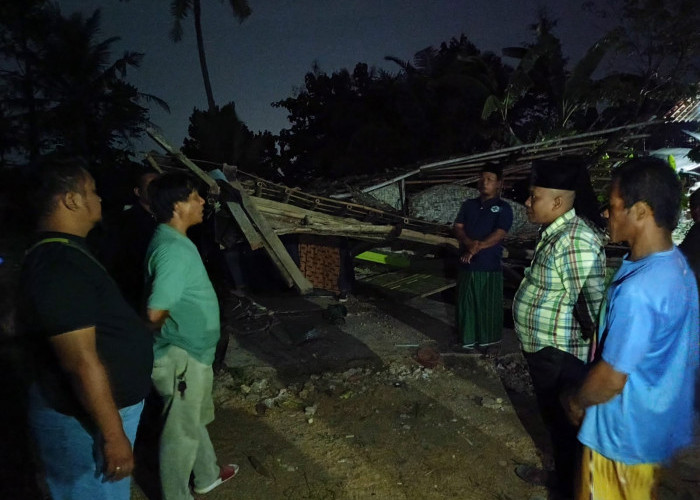 Rumah Roboh Berdiri Kembali Berkat Tangan Dermawan