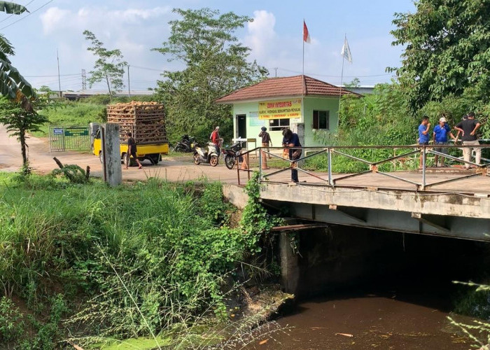 Bertahun-tahun Limbah Pabrik Dibuang ke Sungai 