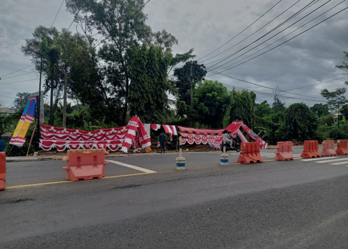 Pedagang Bendera Musiman Mulai Ramai