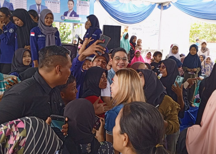 Ikut Kampanye di Kecamatan Natar, Pasha Ungu Jadi Rebutan emak-emak Untuk Foto Selfie
