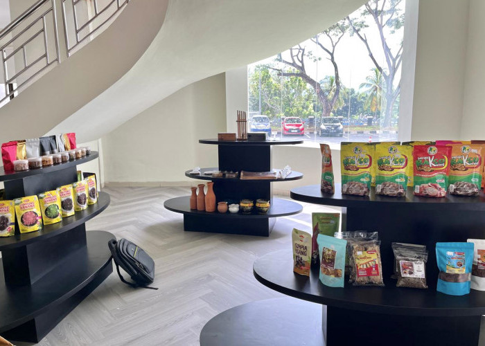 Cara Simpel nan Elegan Promosikan UMKM Lokal, Display Produk di Lobi Kantor Bupati Lampung Selatan