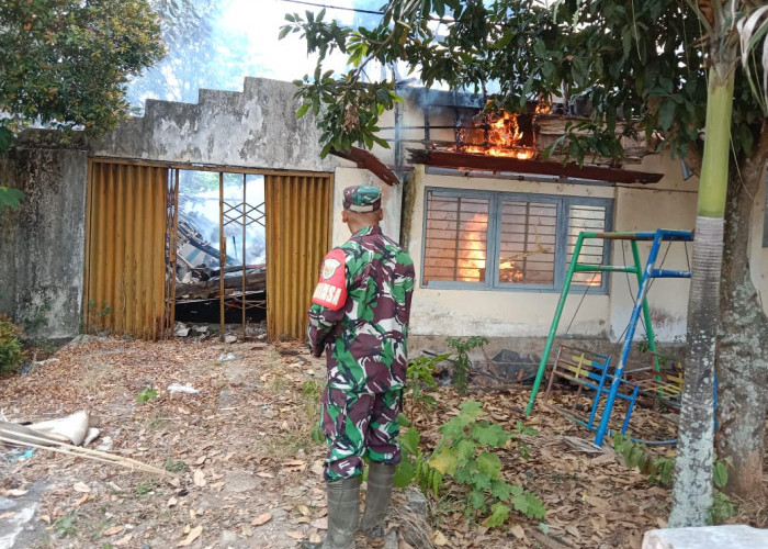 Rumah Dinas Camat Penengahan Terbakar