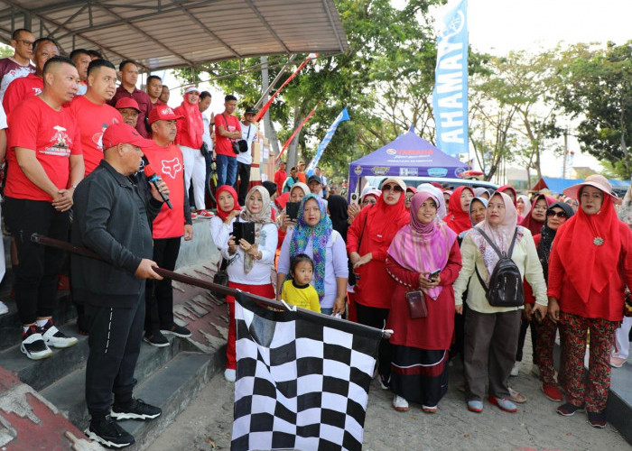 Dilepas Bupati Lamsel, Jalan Sehat Kelurahan Way Urang Sedot Antusiasme Ribuan Peserta