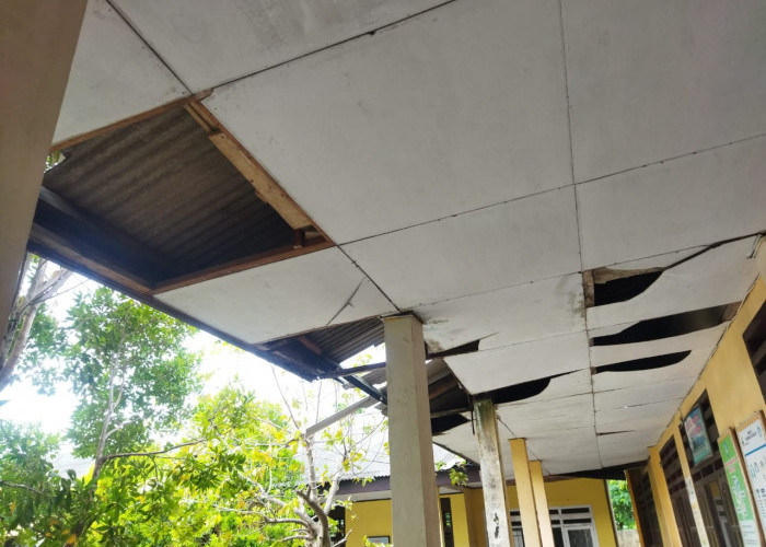 Atap Gedung SDN 2 Way Urang Memprihatinkan