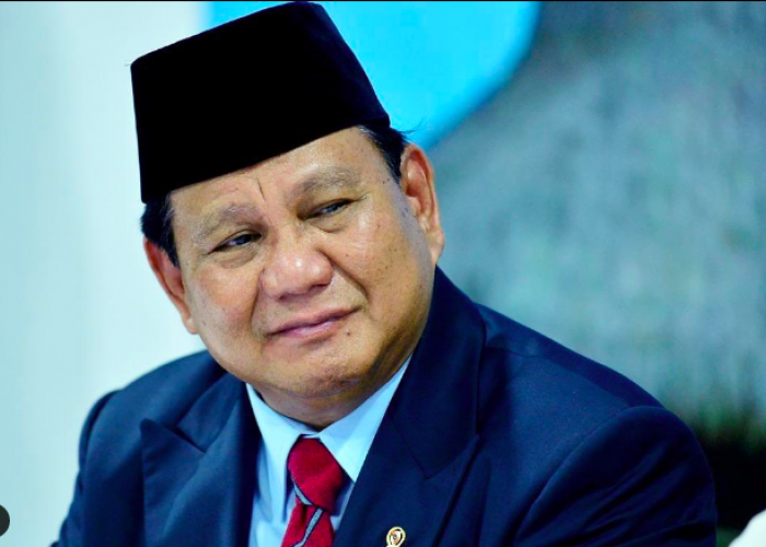 Ketua Umum DPP Partai Gerindra Prabowo Subianto Ditampar Seseorang Saat Tiba di Palu