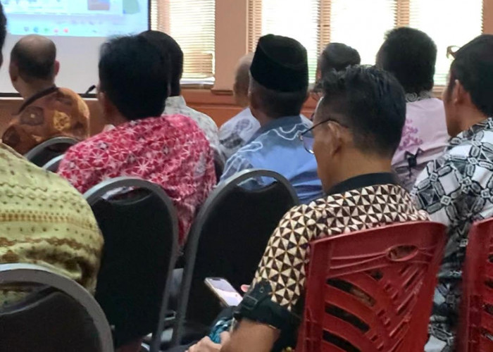 Bupati Egi Sibuk Beri Arahan, Mirliansyah Sibuk Bermedia Sosial