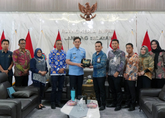 Pemkab Lamsel - BSI KCP Kalianda Bahas Kerja Sama, Ruko di Masjid Agung Jadi Salah Satu Targetnya