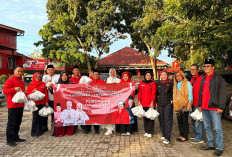 DPC PDI Perjuangan Lampung Selatan Bagi-bagi Takjil dan Bukber