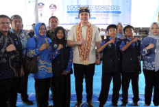 Cerdas dan Partisipatif, Tiga Siswa SMP Satap 2 Dihadiahi Tabungan Pendidikan