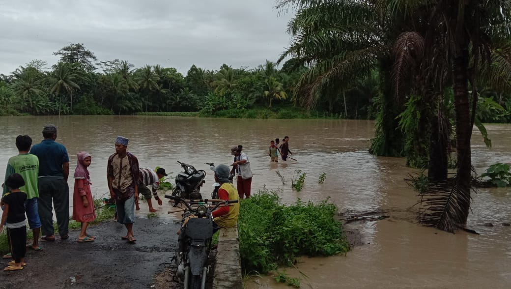 Banjir di Sragi Putus Akses Jalan