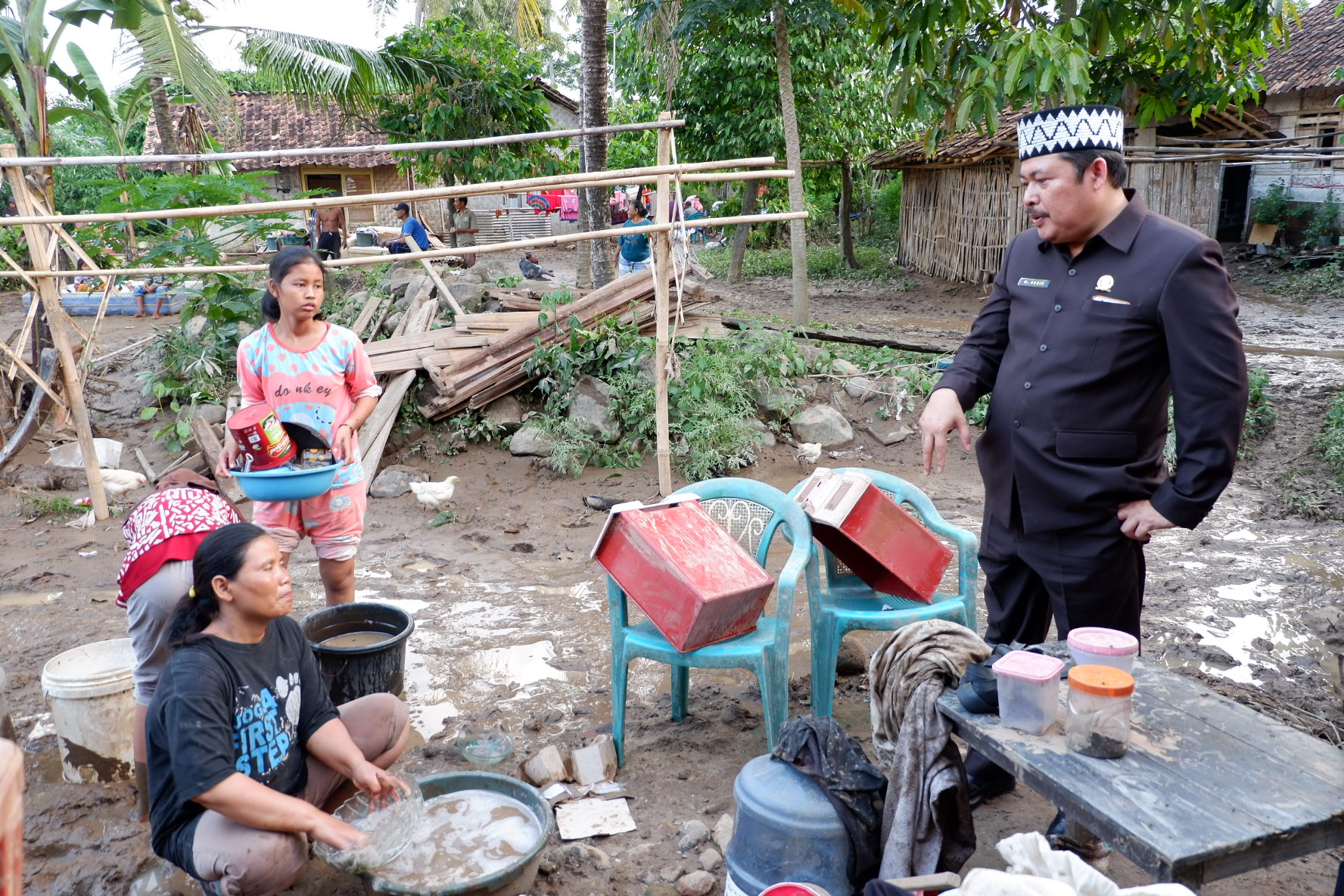 Ringankan Korban Banjir, M. Nasir Salurkan Bantuan