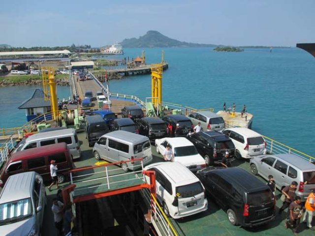 Ribuan Kendaraan dari Jawa Berdatangan