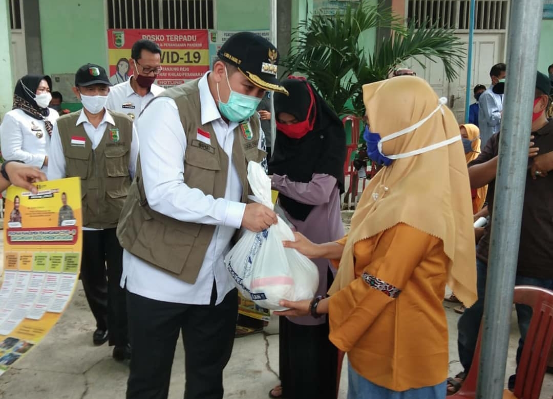 Pemkab Pesawaran Salurkan 2.416 Paket Sembako Kepada Pelaku UMKM