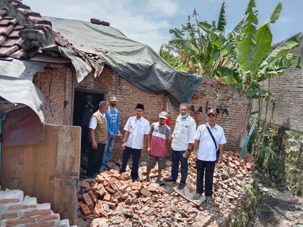 Pemdes Tajimalela Usul Perbaikan Rumah Ambruk