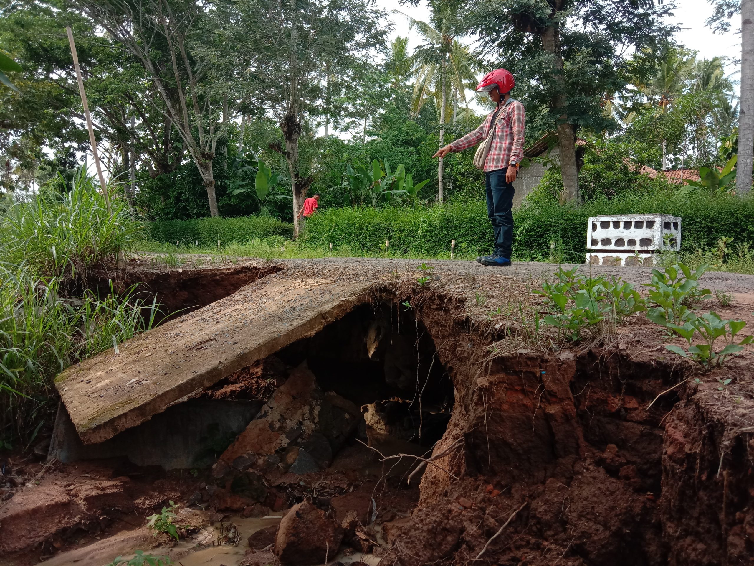 Jembatan Gantung Keropos Tebar Ancaman