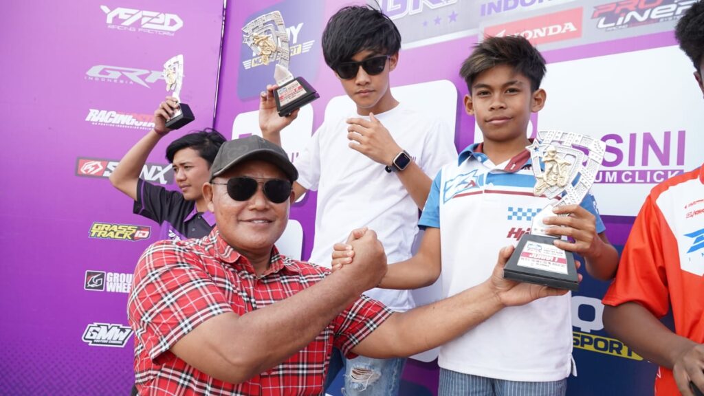 Grasstrcak Motocross Sukses Curi Perhatian Publik