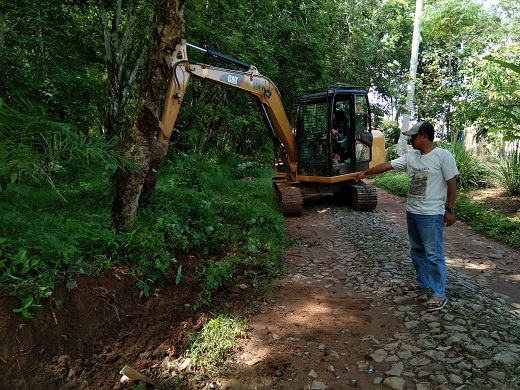 Desa Mandalasari Bangun Jalan Rabat Beton Penghubung Dusun