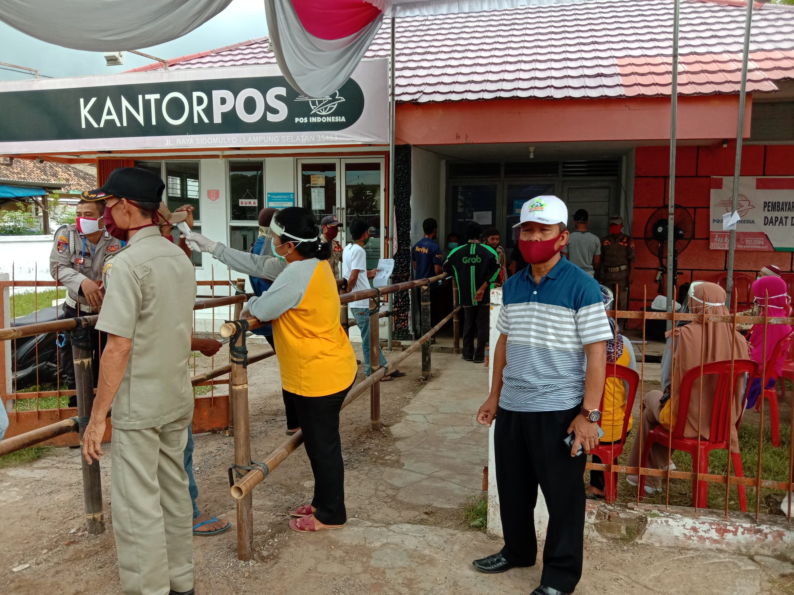 Jalur Penghubung Dua Kecamatan Rusak Parah